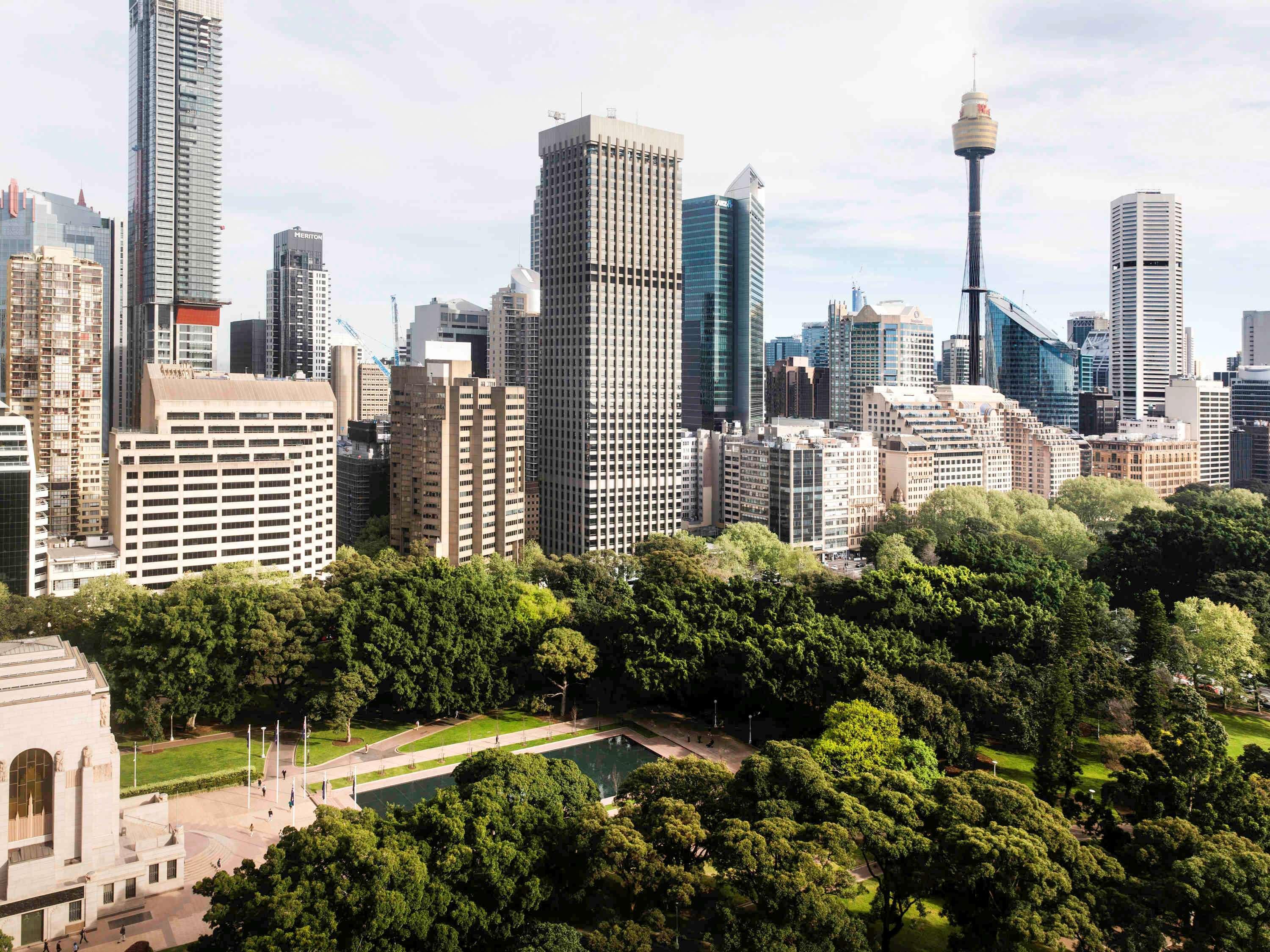 Pullman Sydney Hyde Park Hotel Kültér fotó The proposed new World Trade Centre, with the Sydney CBD in the background