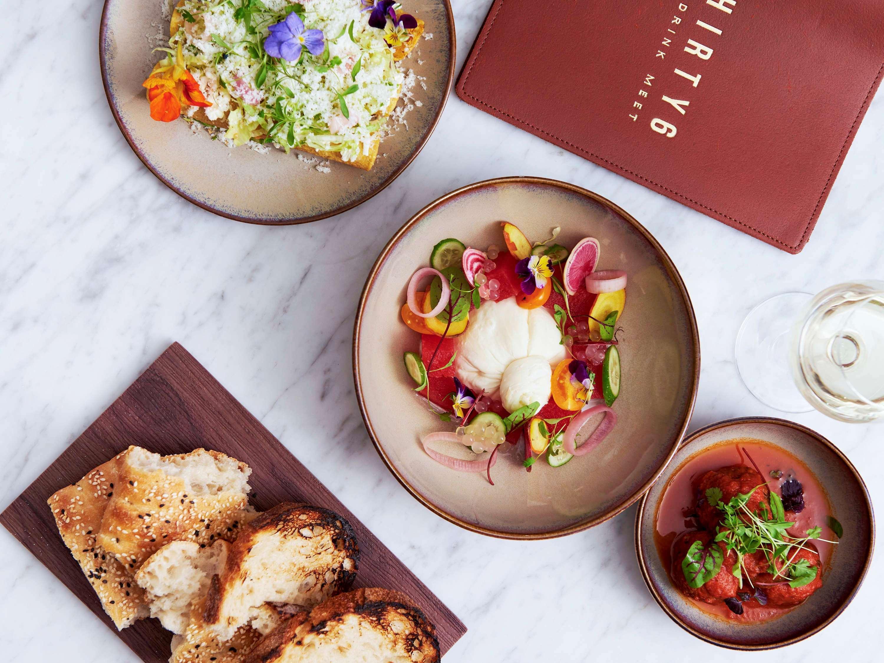 Pullman Sydney Hyde Park Hotel Kültér fotó Dishes at Dirty Martini