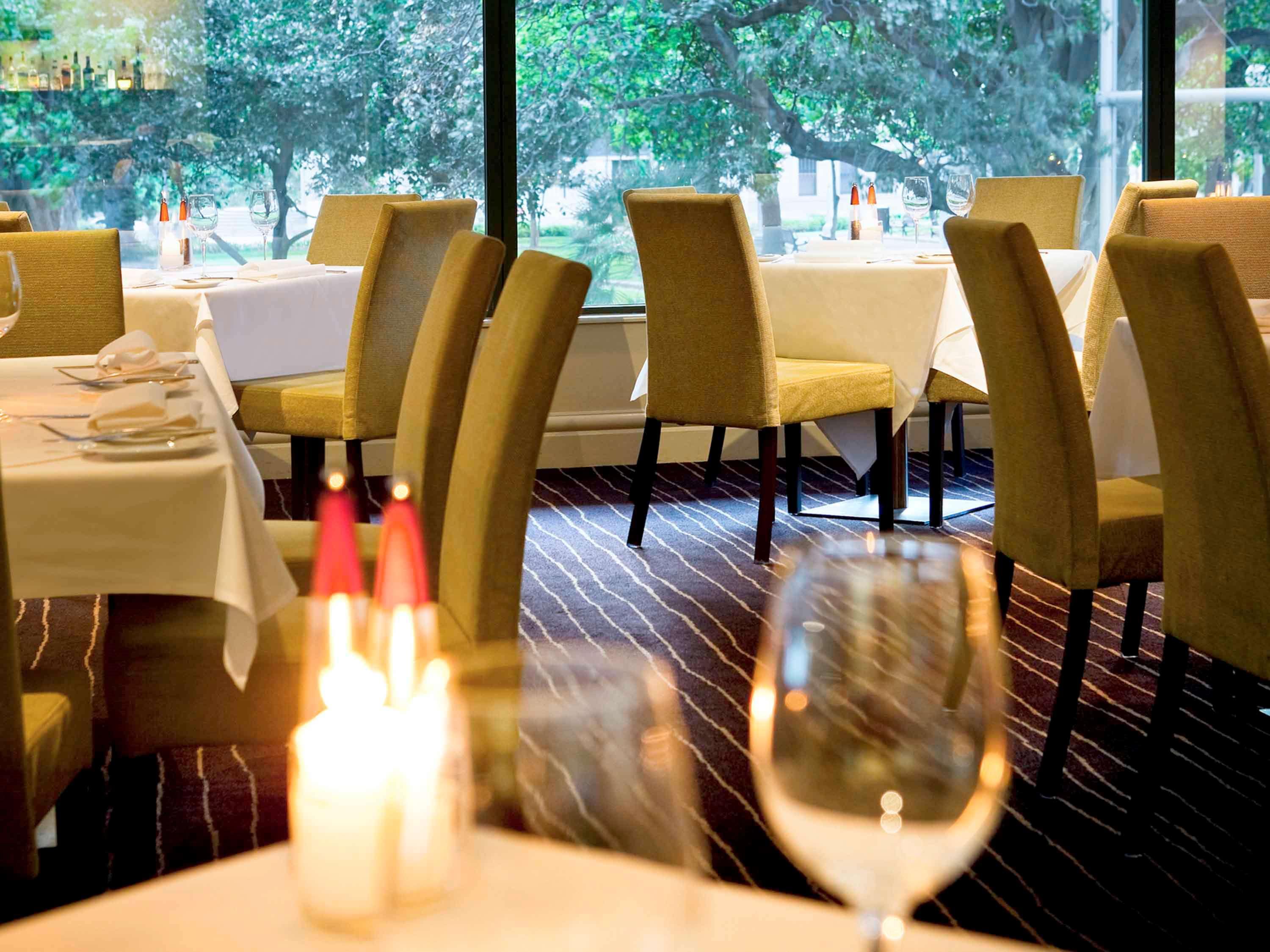 Pullman Sydney Hyde Park Hotel Kültér fotó The restaurant