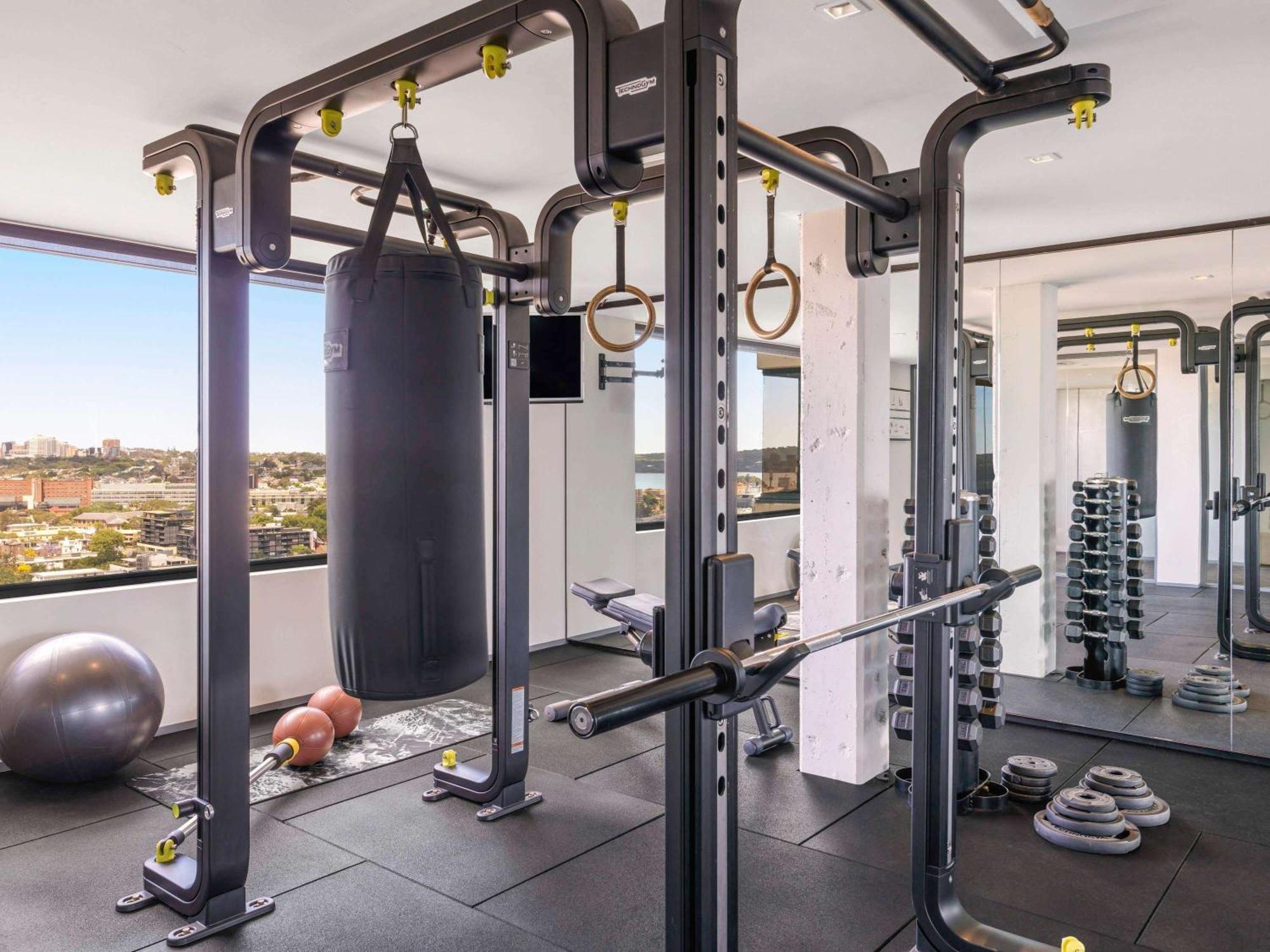 Pullman Sydney Hyde Park Hotel Kültér fotó The gym at The Ivy Collection