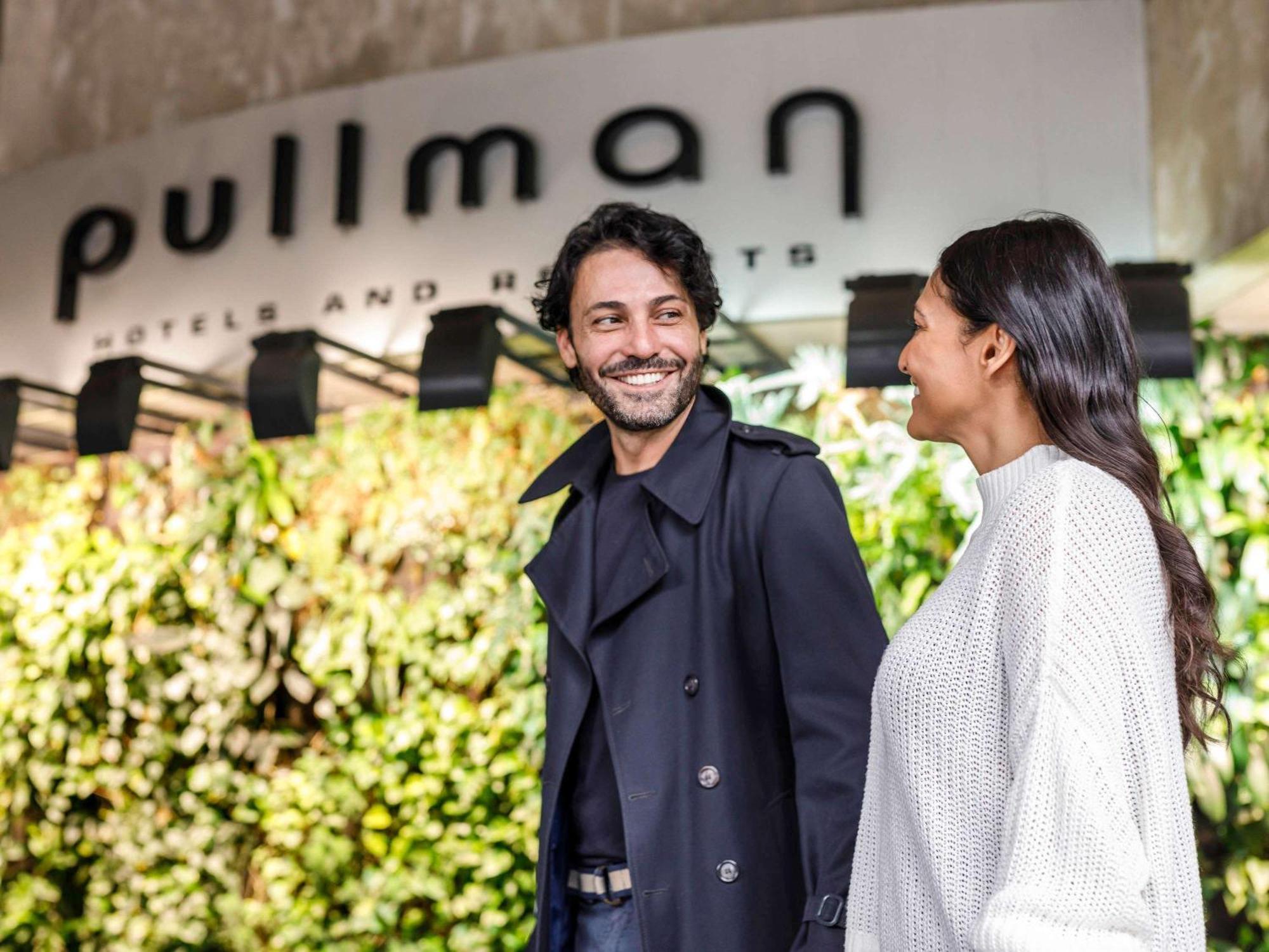 Pullman Sydney Hyde Park Hotel Kültér fotó Pulman at the opening of his store in Madrid, 2019