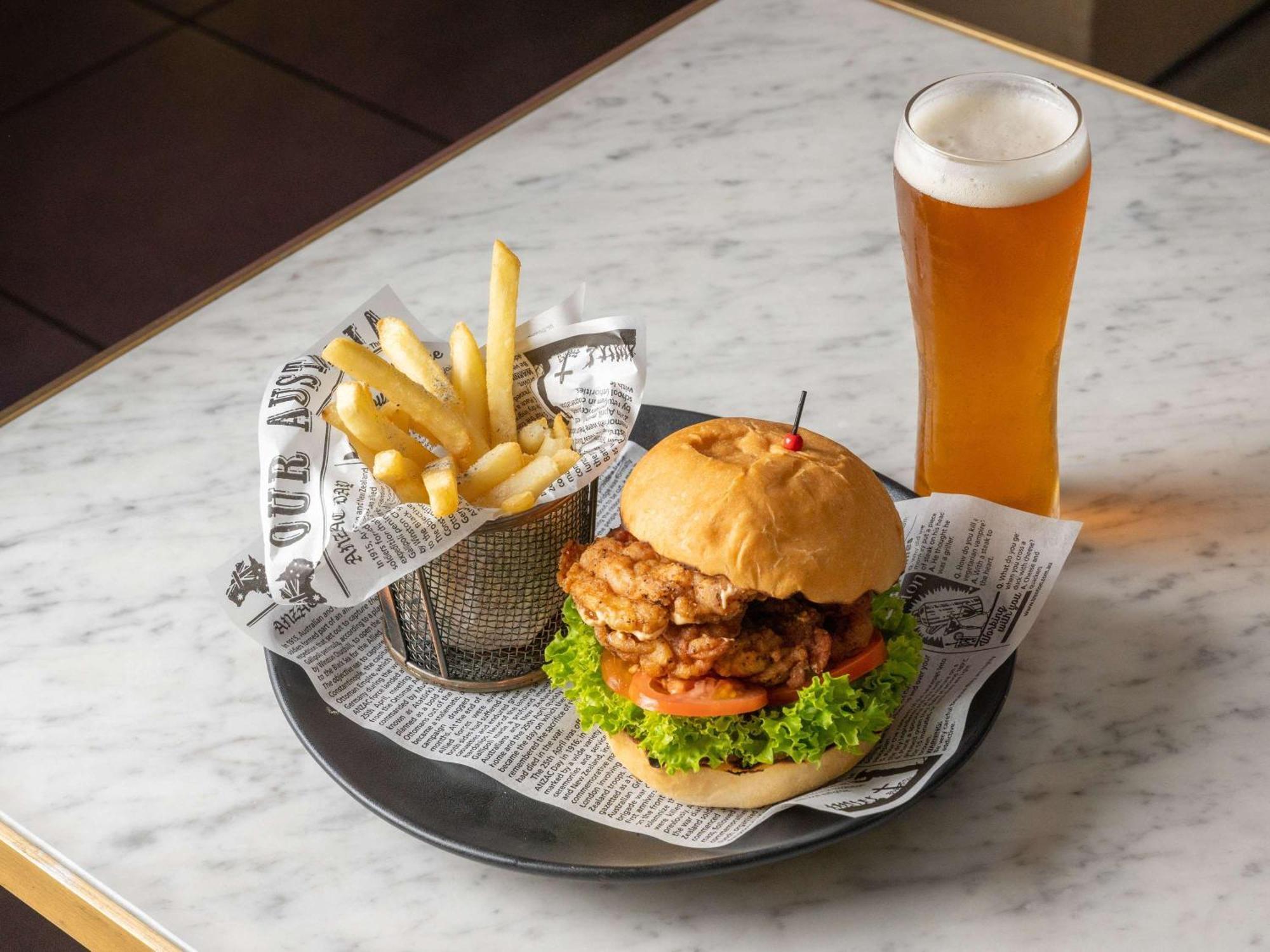 Pullman Sydney Hyde Park Hotel Kültér fotó A burger with fries and a beer
