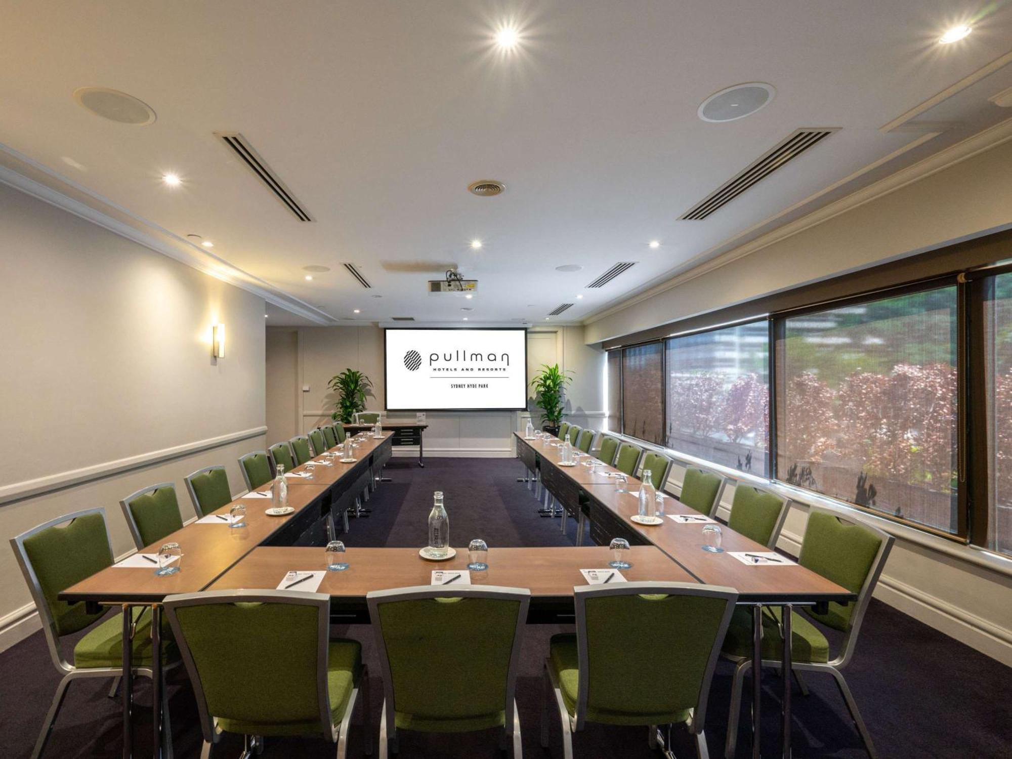Pullman Sydney Hyde Park Hotel Kültér fotó The Boardroom