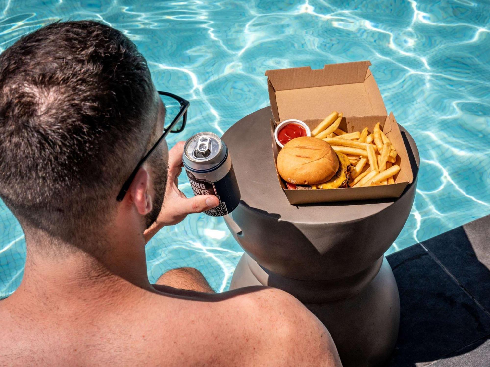 Pullman Sydney Hyde Park Hotel Kültér fotó A floating drink and food holder
