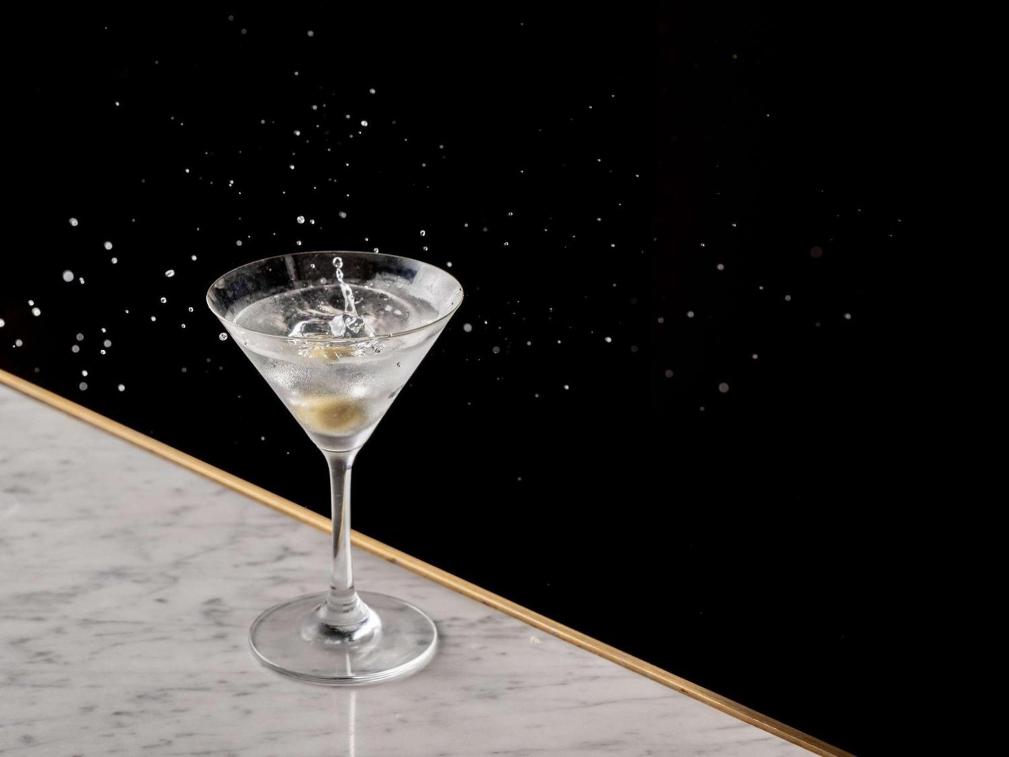 Pullman Sydney Hyde Park Hotel Kültér fotó A dry martini