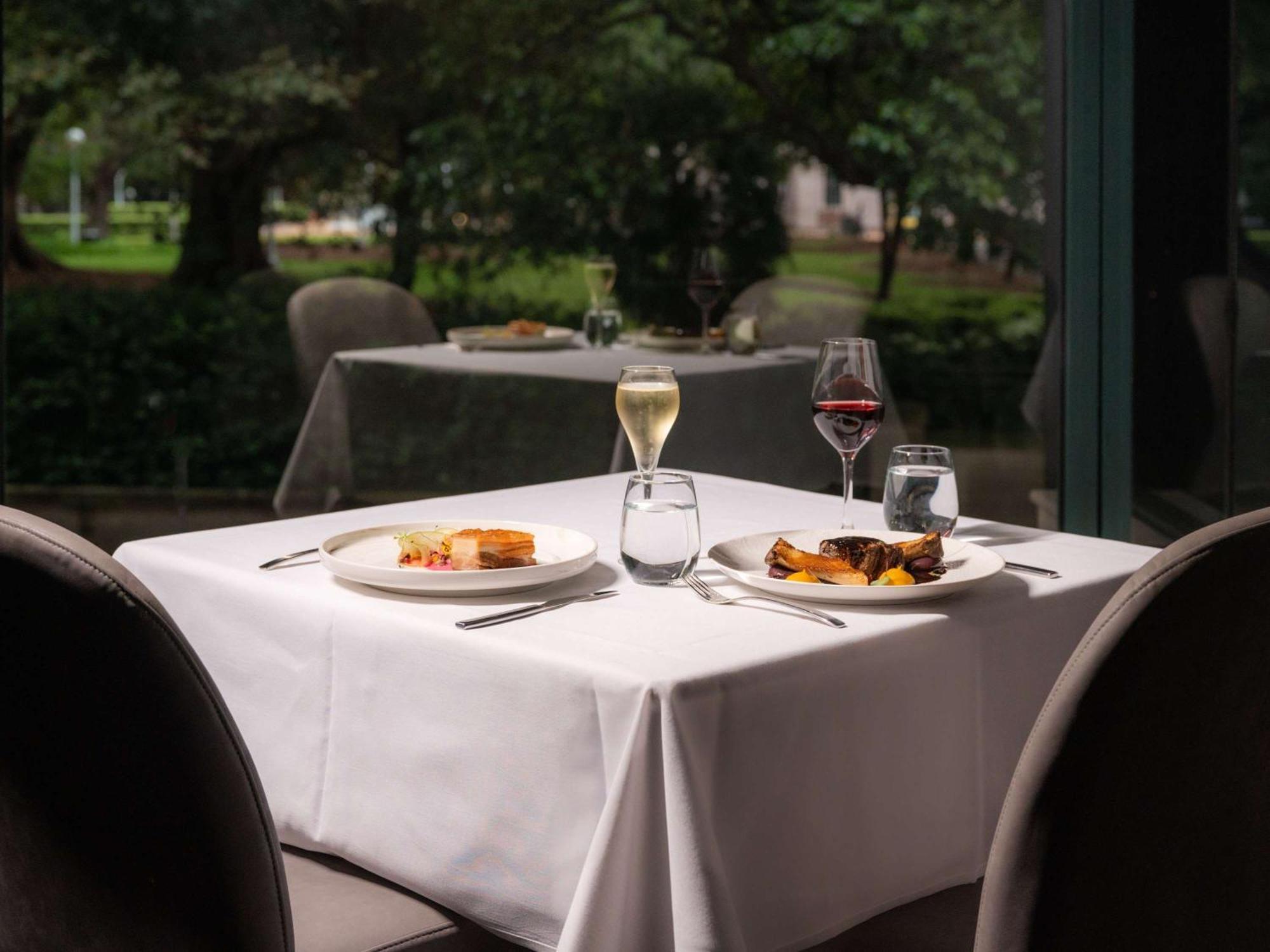 Pullman Sydney Hyde Park Hotel Kültér fotó The Terrace