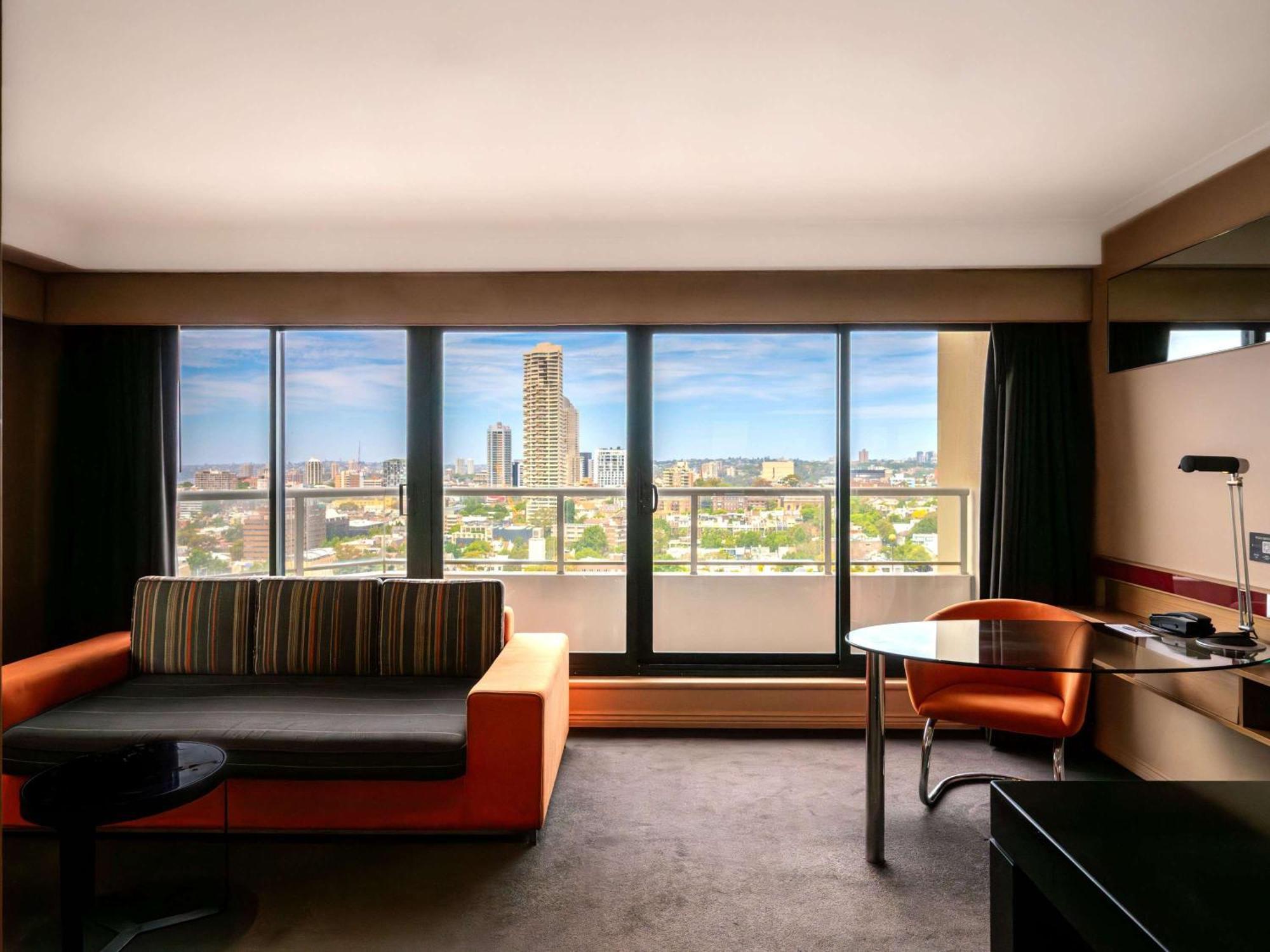 Pullman Sydney Hyde Park Hotel Kültér fotó A room at the hotel